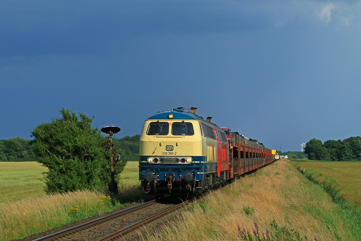 Die beiden wohl schönsten aktiven 218! 218 381 und 319 mit Sylt-Shuttle auf dem Weg nach Sylt