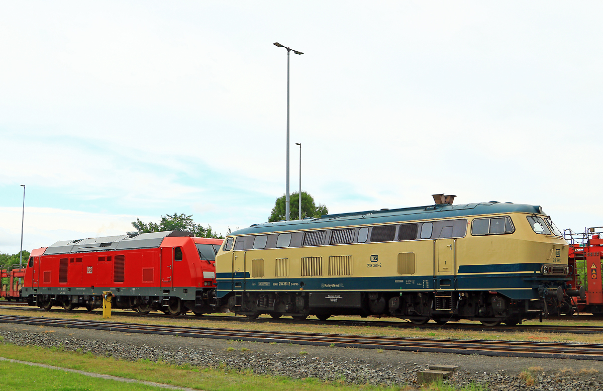 218 381